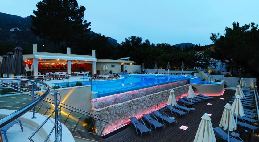Akrotiri Beach Resort Hotel Paleokastritsa Exteriör bild The swimming pool at the hotel